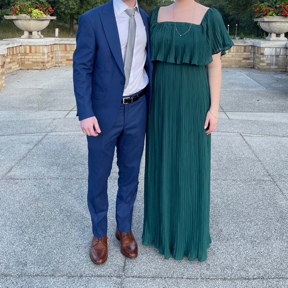 Soieblu Pleated Emerald Maxi Dress - Picture 2 of 6